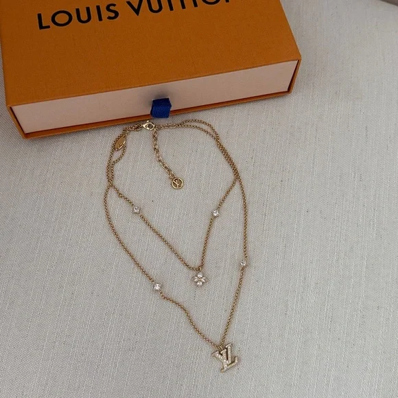 Louis Vuitton Lady LV necklace - Picture 1 of 6